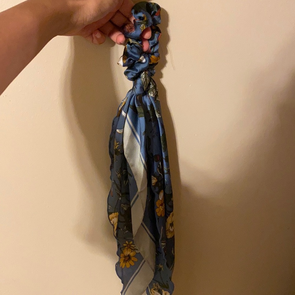 Free people hair scrunchy scarf